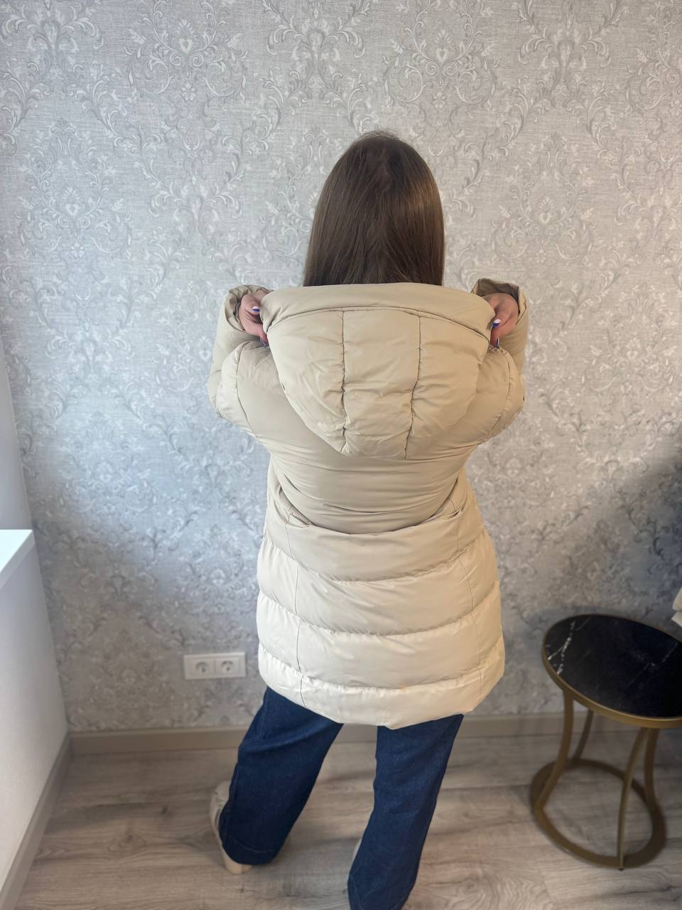 Karamelinė elegancija – ilga striukė su gobtuvu 🤎