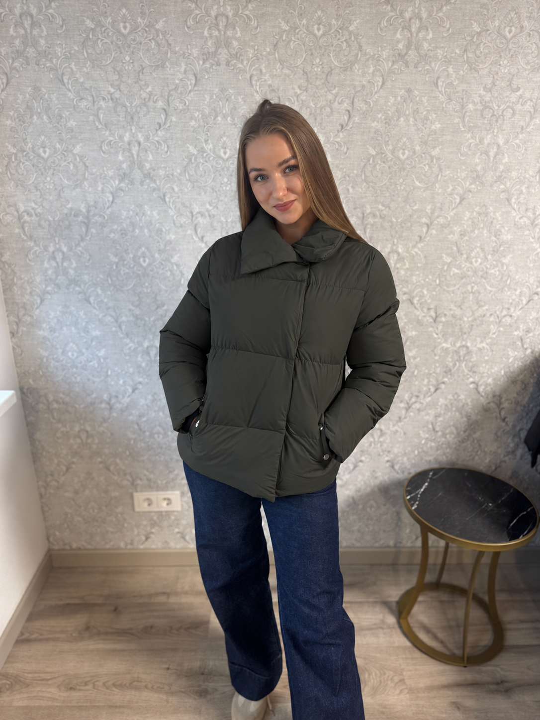 Haki klasika – trumpa dygsniuota striukė 💚