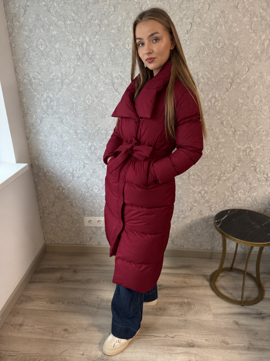 Bordo elegancija – ilga dygsniuota striukė su diržu ❤️